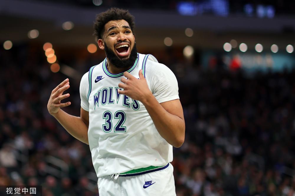 他也会笑着 他也会笑着