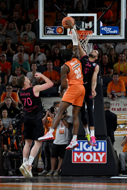 而在防守端 而在防守端