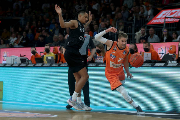 利用队友的 利用队友的