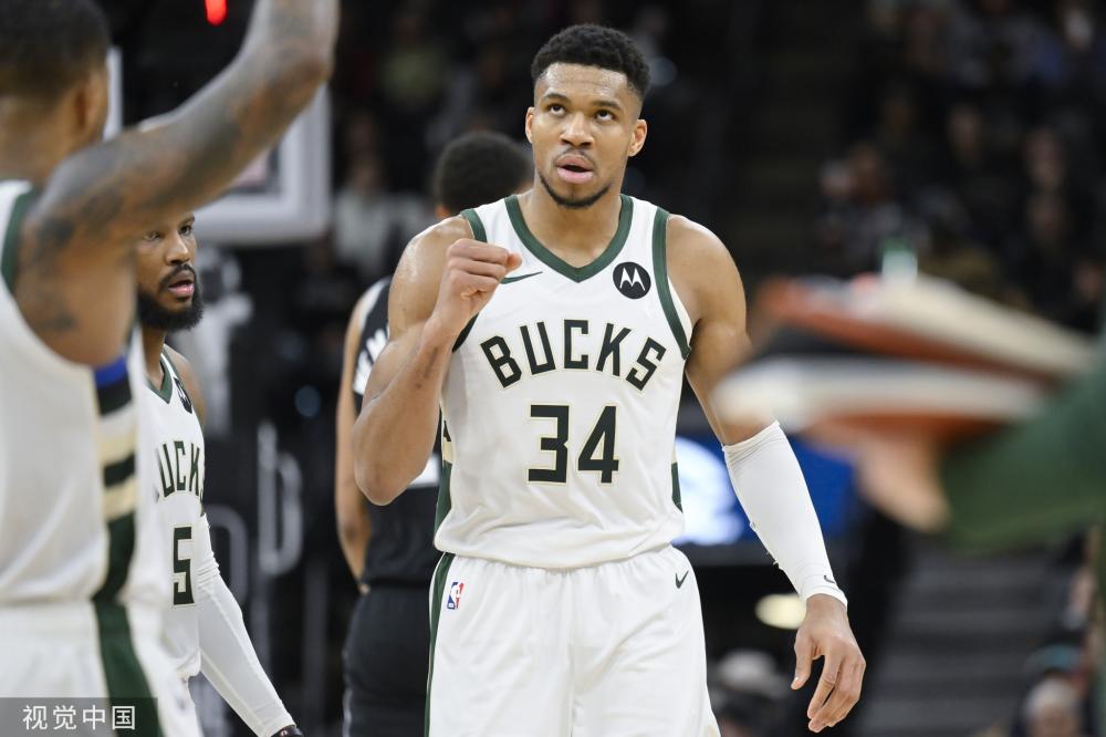 成了鲜明对 成了鲜明对